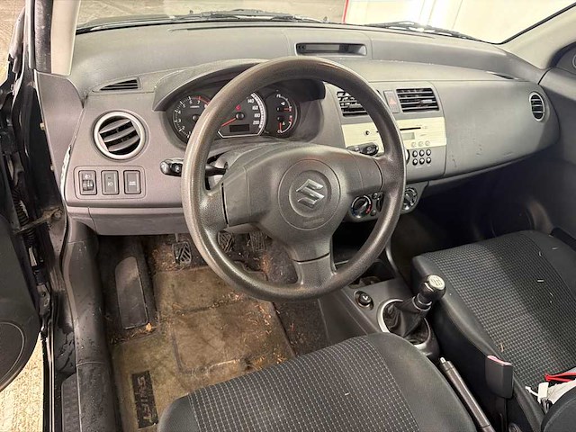 Suzuki swift 1.3 gls, 51-rn-dh - afbeelding 13 van  14
