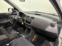 Suzuki swift 1.3 shogun 05-xn-ls - afbeelding 3 van  23