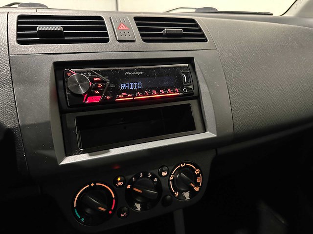 Suzuki swift 1.3 shogun 05-xn-ls - afbeelding 7 van  23