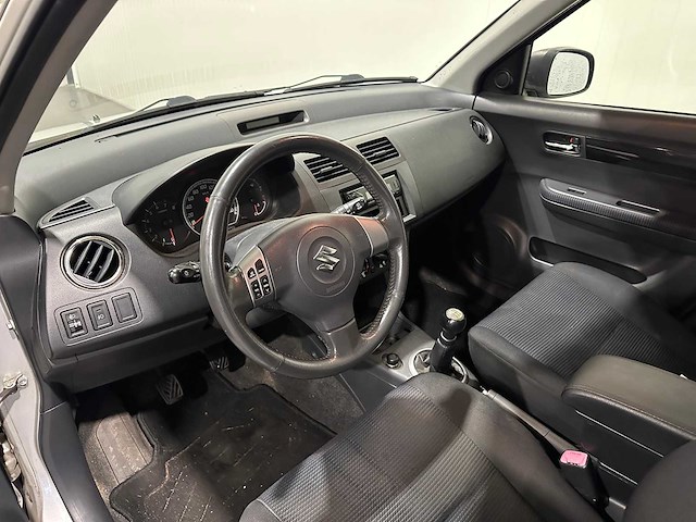 Suzuki swift 1.3 shogun 05-xn-ls - afbeelding 23 van  23