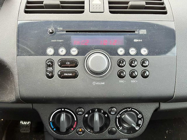 Suzuki swift 1.5 exclusive, 77-rv-fb - afbeelding 3 van  14