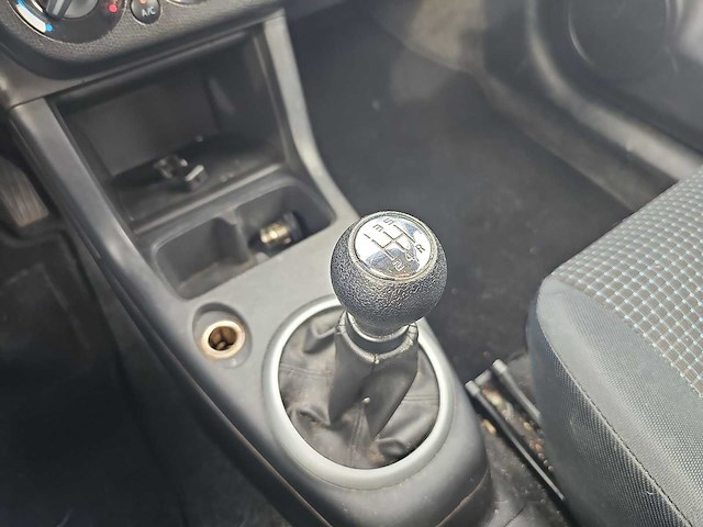 Suzuki swift 1.5 gls | 99-sv-lf - afbeelding 9 van  24