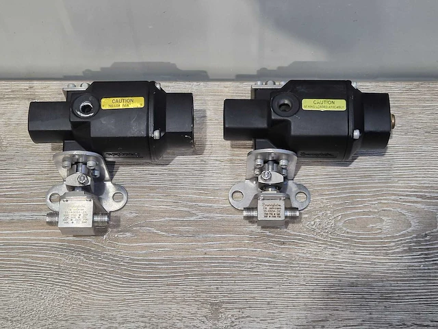 Swagelok - 131 sr - pneumatische kleppen (2x) - afbeelding 1 van  4