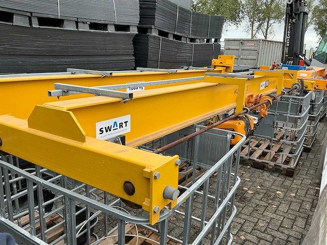 Swart bovenloopkraan (2t) - afbeelding 1 van  11