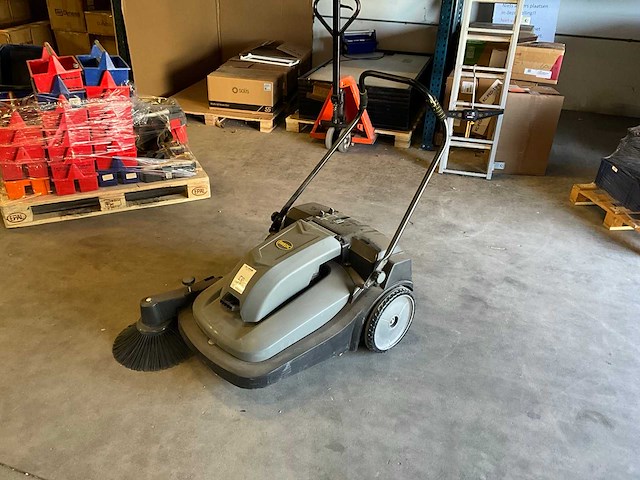 Swedic elektrische veegmachine - afbeelding 1 van  9