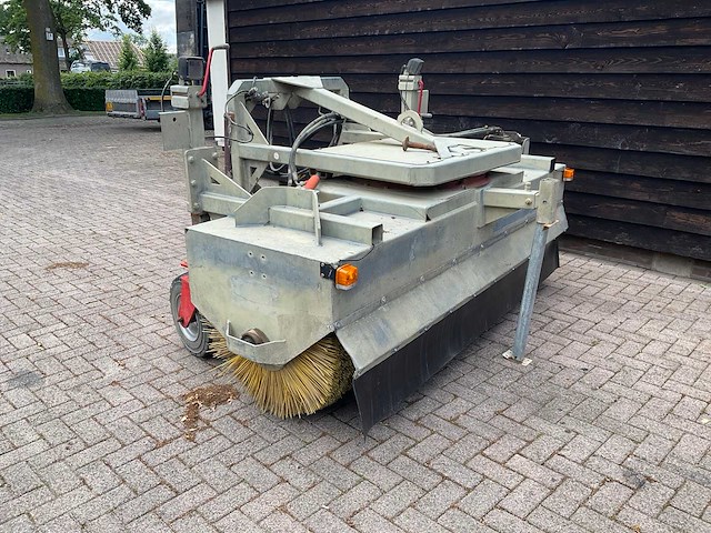 Sweep pro 800 straatveegmachine - afbeelding 1 van  8