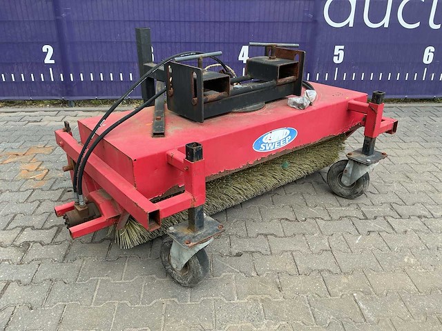 Sweep veegmachine vorkheftruck - afbeelding 2 van  7
