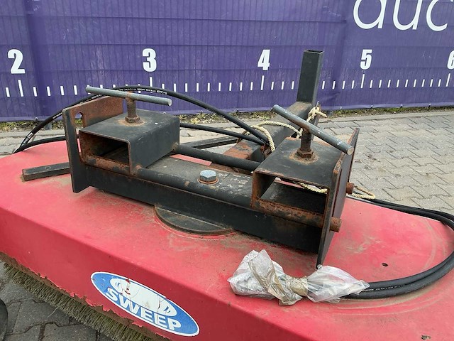 Sweep veegmachine vorkheftruck - afbeelding 5 van  7