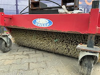 Sweep veegmachine vorkheftruck - afbeelding 6 van  7