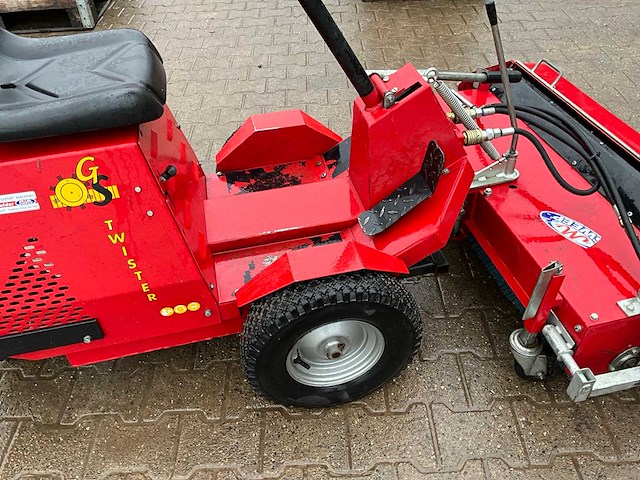 Sweeper twister zelfrijdende veegmachine - afbeelding 7 van  11