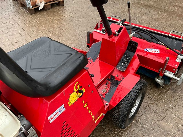 Sweeper twister zelfrijdende veegmachine - afbeelding 9 van  11
