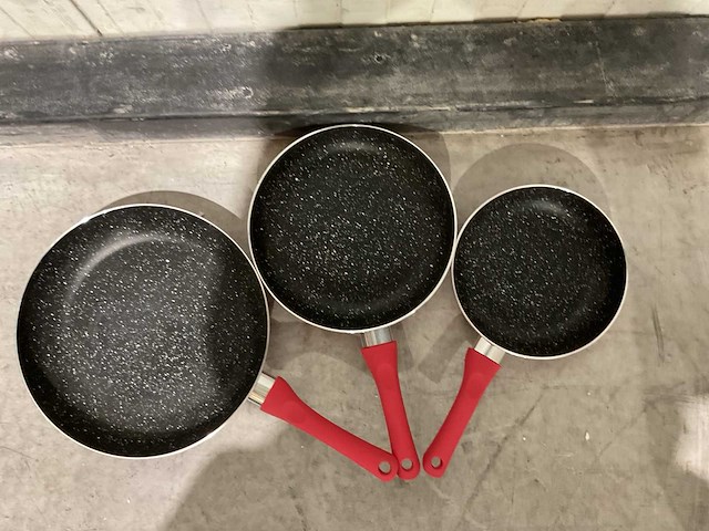 Swiss pro+ 3pcs frying pan set keukengerei - afbeelding 1 van  2