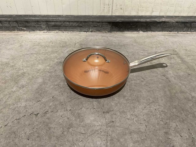 Swiss pro+ pressed aluminum wok with lid keukengerei - afbeelding 4 van  5