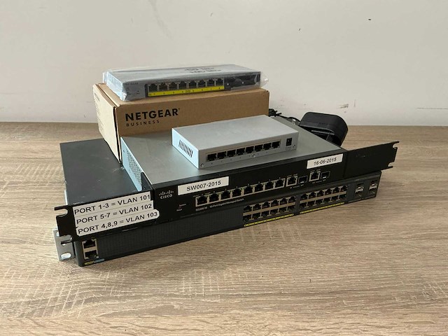 Switch (4x) - afbeelding 1 van  5