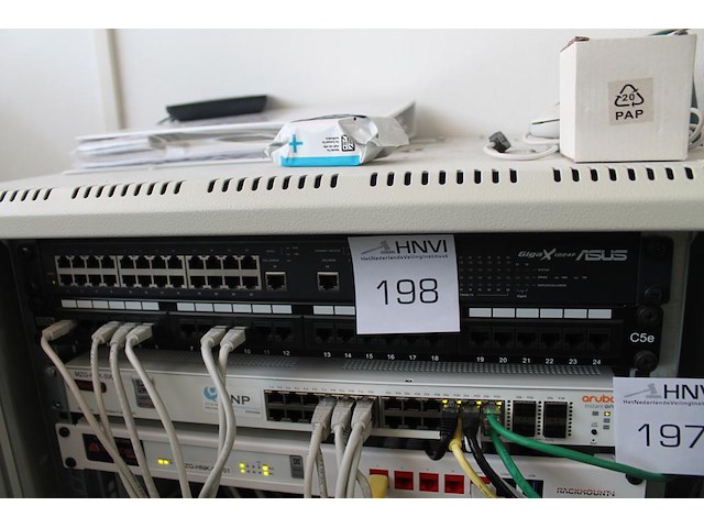 Switch asus giga 1024p. 24 poorts. - afbeelding 1 van  2