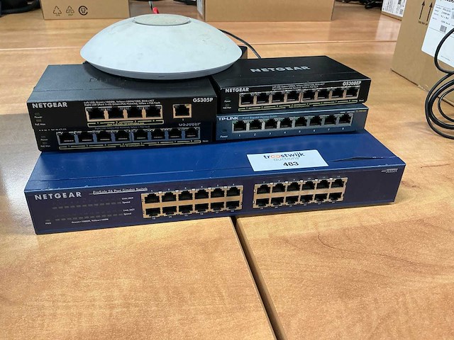 Switches / accesspoint - afbeelding 2 van  3