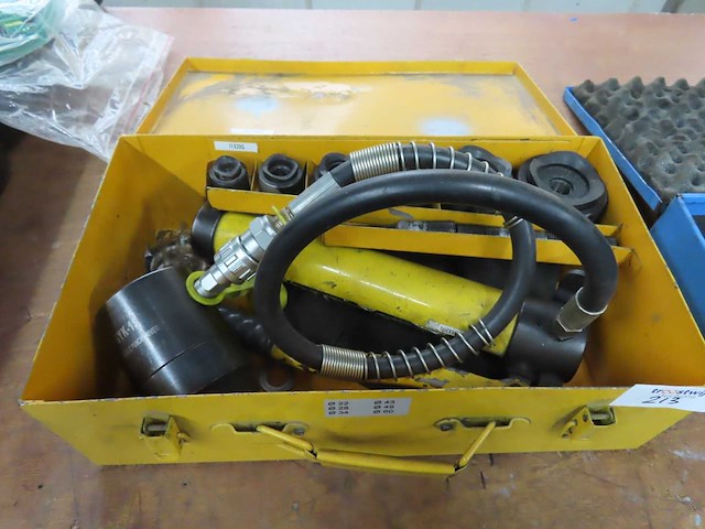 Syk15 - hydraulische ponsmachine - afbeelding 1 van  2