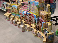 Sylvanian families combipakket met grote hoeveelheid poppen en accessoires, ruim 35 verschillende sets. - afbeelding 2 van  4