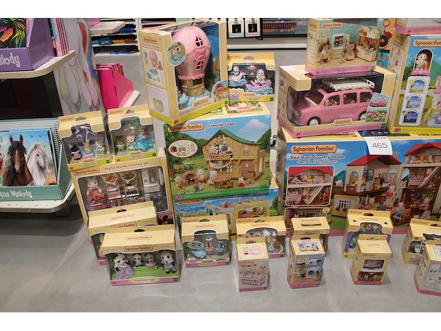Sylvanian families combipakket met grote hoeveelheid poppen en accessoires, ruim 35 verschillende sets. - afbeelding 3 van  4