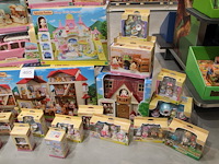 Sylvanian families combipakket met grote hoeveelheid poppen en accessoires, ruim 35 verschillende sets. - afbeelding 4 van  4