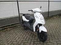 Sym - bezorg bromscooter - x-pro - scooter - afbeelding 8 van  12