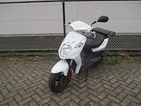 Sym - bezorg bromscooter - x-pro - scooter - afbeelding 4 van  11