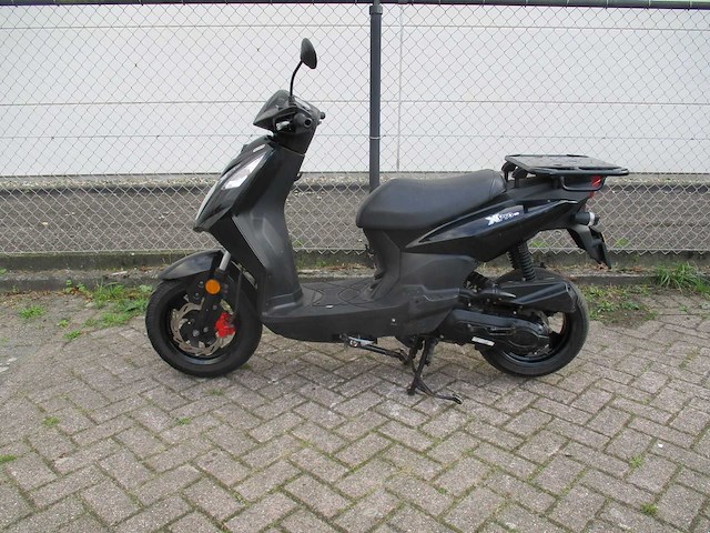 Sym - bezorg bromscooter - x-pro - scooter - afbeelding 1 van  11