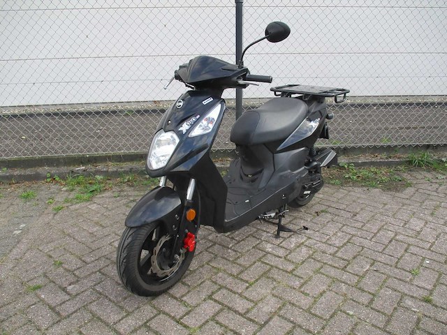 Sym - bezorg bromscooter - x-pro - scooter - afbeelding 4 van  11