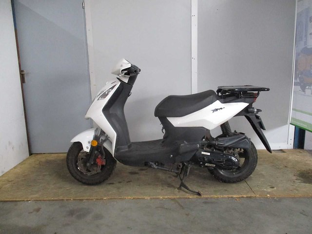 Sym - bezorg bromscooter - x-pro - scooter - afbeelding 1 van  4