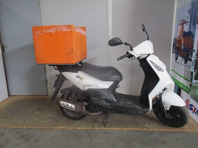 Sym - bezorg bromscooter - x-pro - scooter - afbeelding 8 van  11