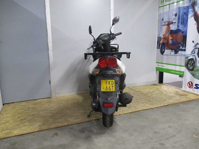 Sym - bezorg bromscooter - x-pro e5 injectie - scooter - afbeelding 10 van  11