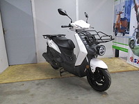 Sym - bezorg bromscooter - x-pro e5 injectie - scooter - afbeelding 7 van  11