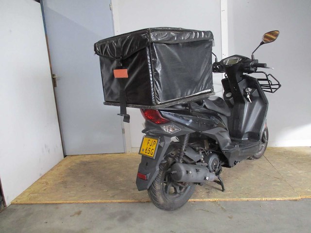 Sym - bezorg bromscooter - x-pro e5 injectie - scooter - afbeelding 9 van  11