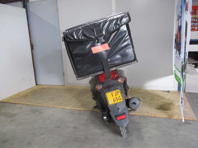 Sym - bezorg bromscooter - x-pro e5 injectie - scooter - afbeelding 10 van  11