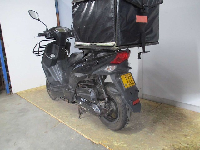 Sym - bezorg bromscooter - x-pro e5 injectie - scooter - afbeelding 1 van  4