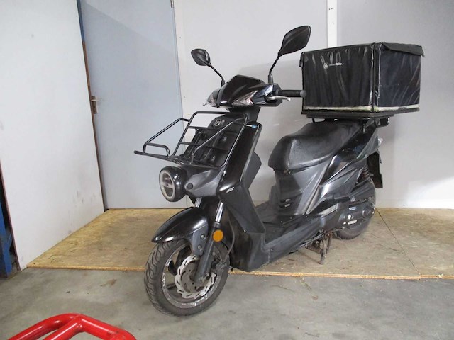 Sym - bezorg bromscooter - x-pro e5 injectie - scooter - afbeelding 2 van  4