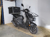 Sym - bezorg bromscooter - x-pro e5 injectie - scooter - afbeelding 3 van  4