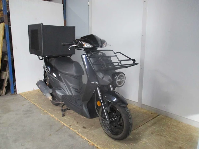 Sym - bezorg bromscooter - x-pro euro 5 injectie - scooter - afbeelding 7 van  11