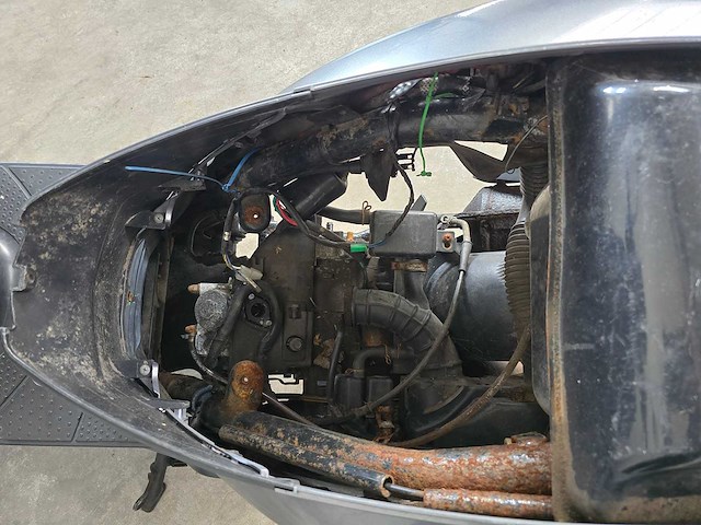 Sym - brom scooter - symphoni sr - moped 4t 45km uitvoering f085nl - afbeelding 3 van  5