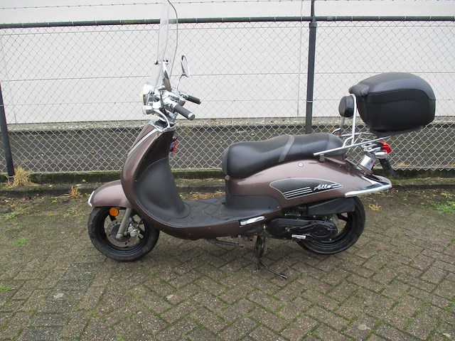 Sym - bromscooter - allo - scooter - afbeelding 1 van  11