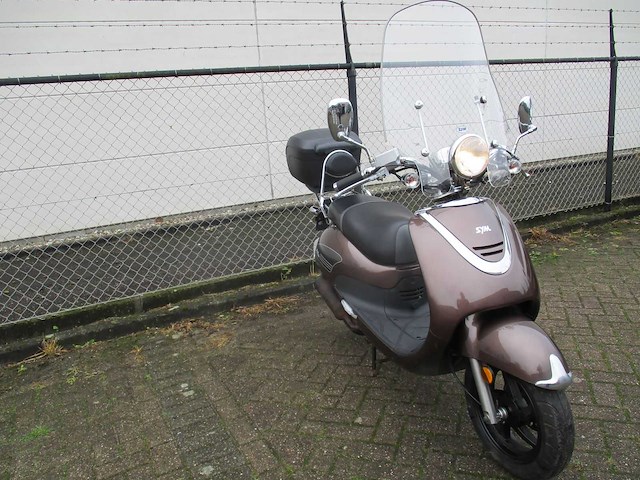 Sym - bromscooter - allo - scooter - afbeelding 7 van  11