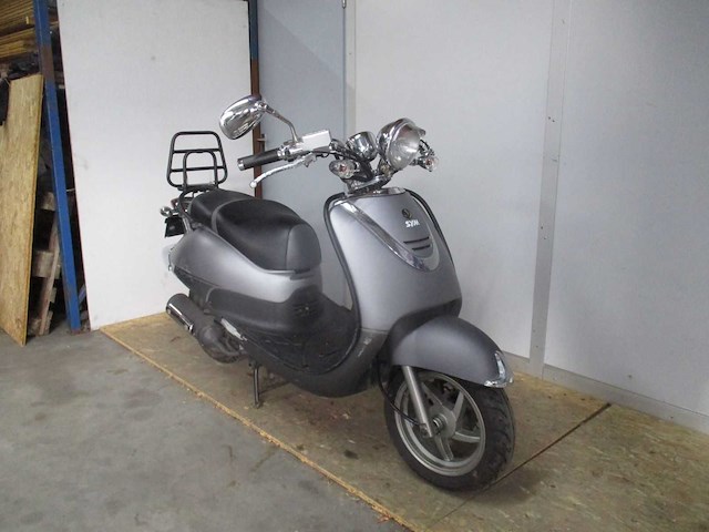 Sym - bromscooter - allo retro - scooter - afbeelding 6 van  10