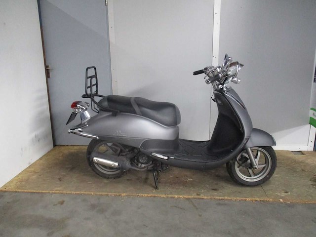 Sym - bromscooter - allo retro - scooter - afbeelding 7 van  10