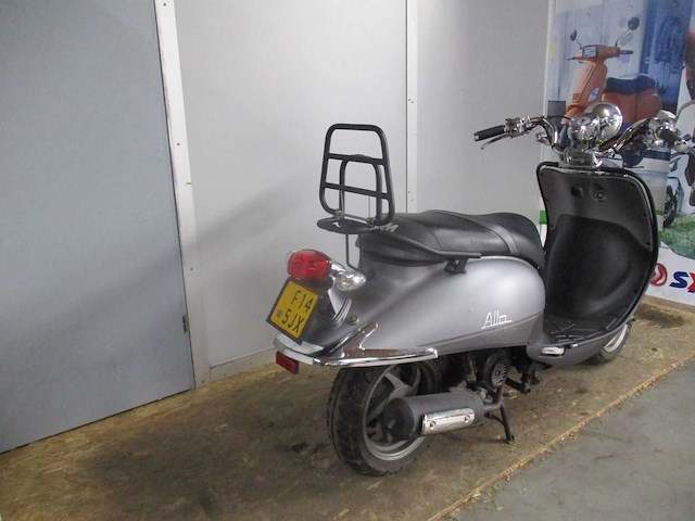 Sym - bromscooter - allo retro - scooter - afbeelding 8 van  10