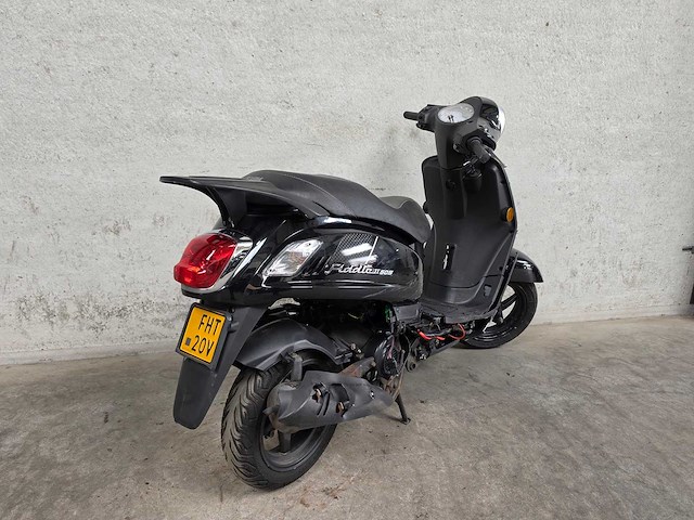 Sym - bromscooter - fiddle ii - 4t 45km uitvoering brommer fht20v - afbeelding 2 van  2