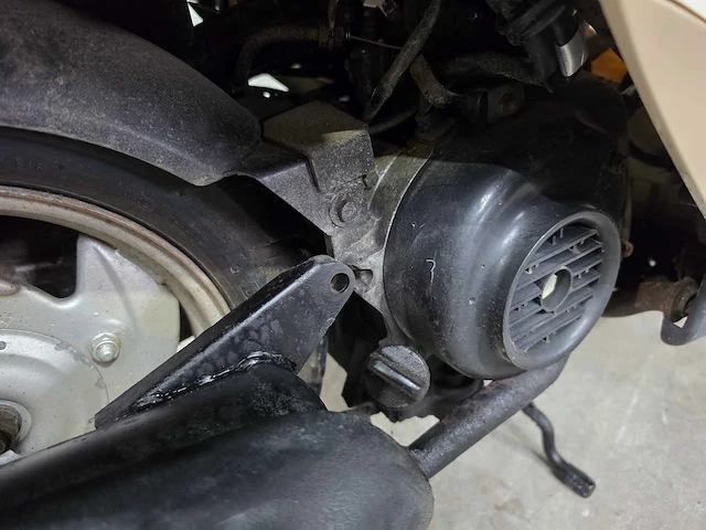 Sym - bromscooter - mio 50 - 4t 45km uitvoering 66fsr1 - afbeelding 5 van  8