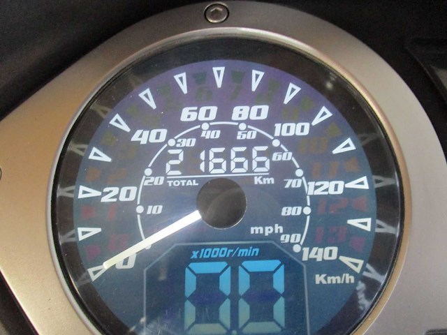 Sym - scooter - symphony st 125 - motorcycle - afbeelding 3 van  11