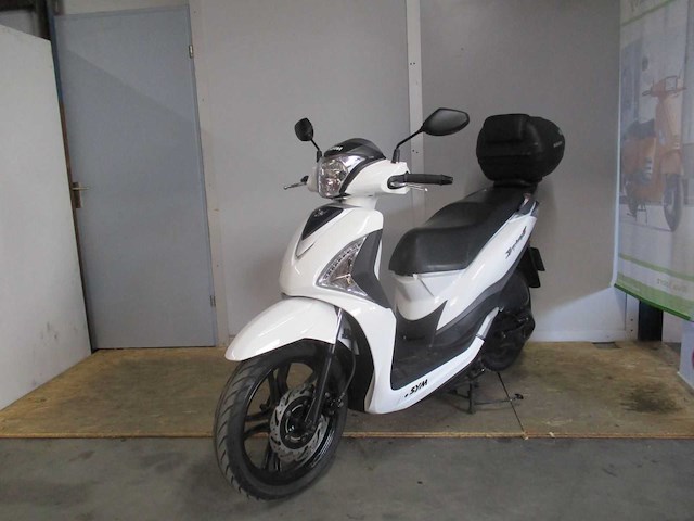 Sym - scooter - symphony st 125 - motorcycle - afbeelding 4 van  11