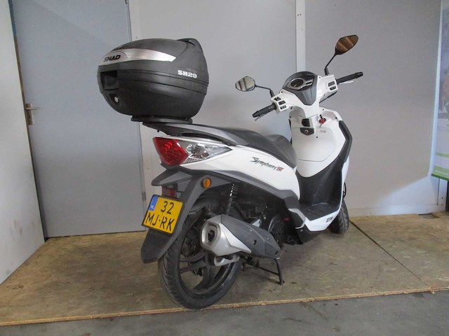 Sym - scooter - symphony st 125 - motorcycle - afbeelding 9 van  11
