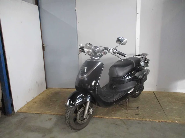 Sym - snorscooter - allo - scooter - afbeelding 4 van  11
